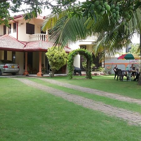 Sugandi Inn Kochchikade Kültér fotó