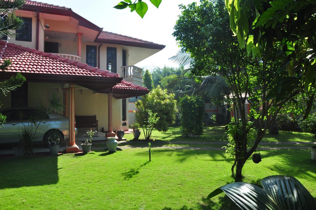 Sugandi Inn Kochchikade Kültér fotó